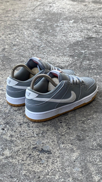 NIKE SB DUNK GRIS BLANCO CAFE