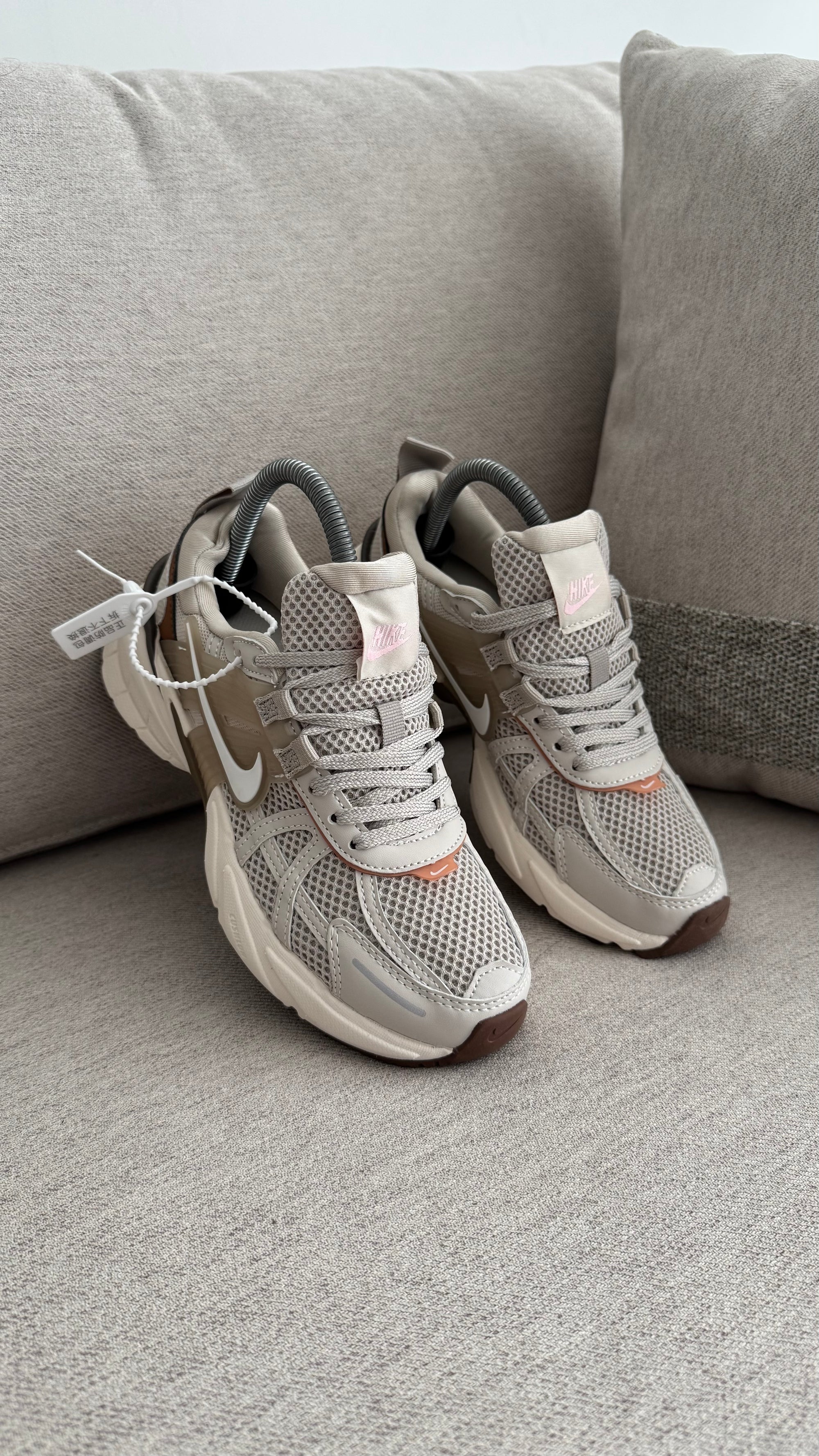 NIKE V2K BEIGE