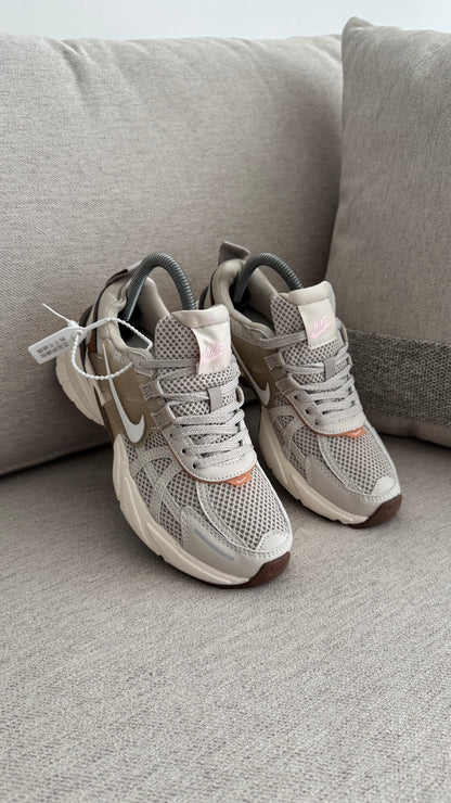 NIKE V2K BEIGE