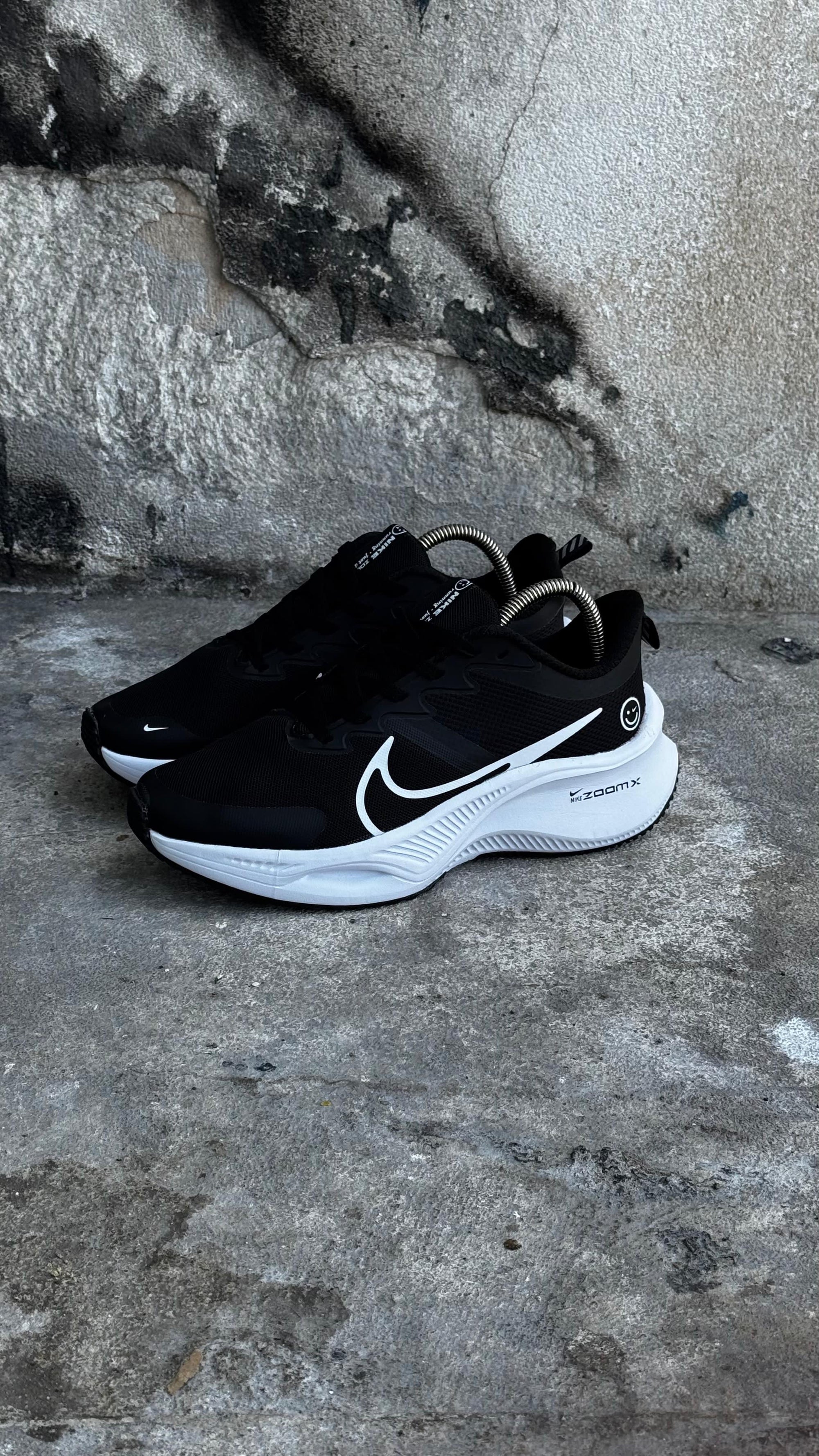 NIKE ZOOM CARITA NEGRO