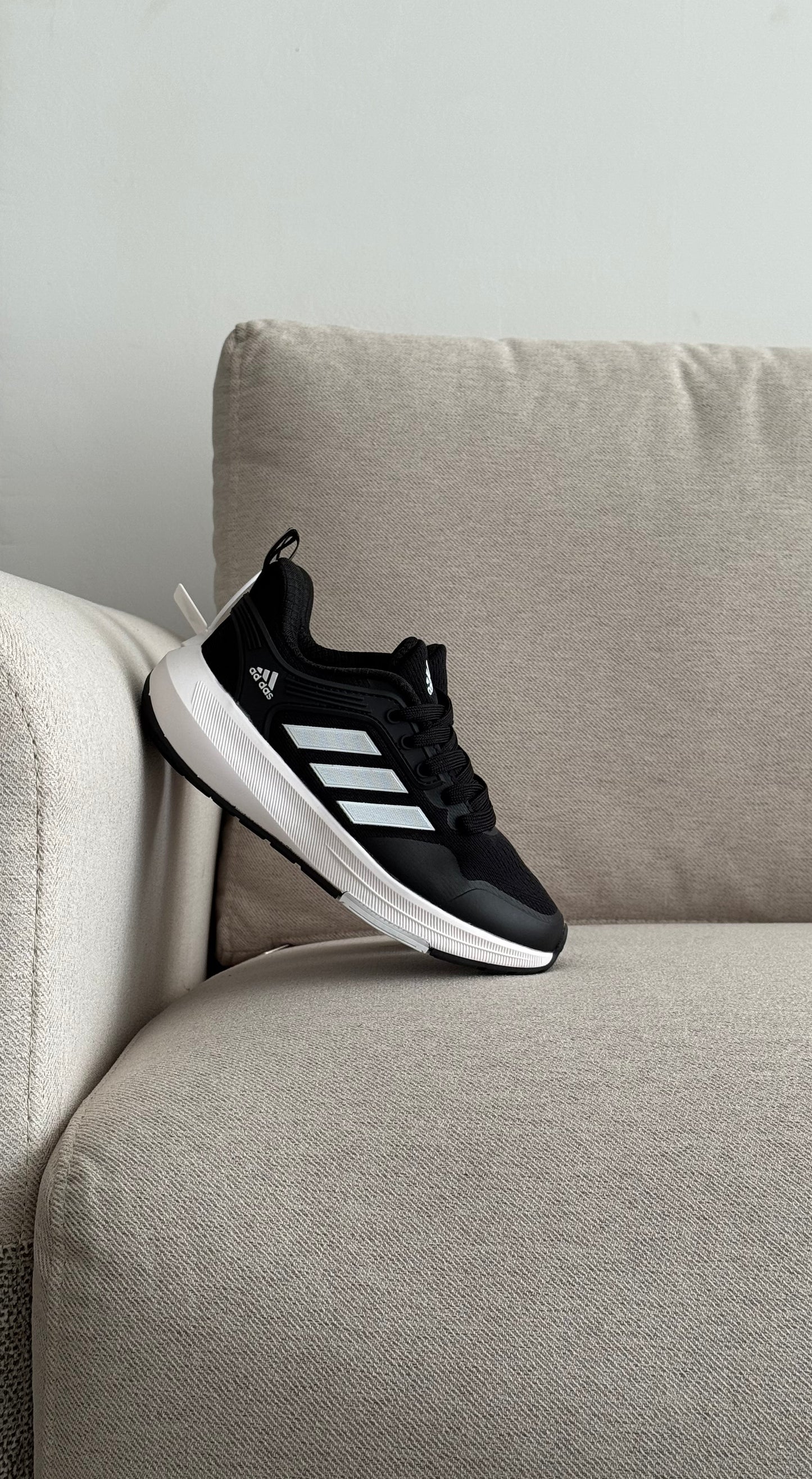 ADIDAS BOUNCE NEGRO BLANCO NIÑOS