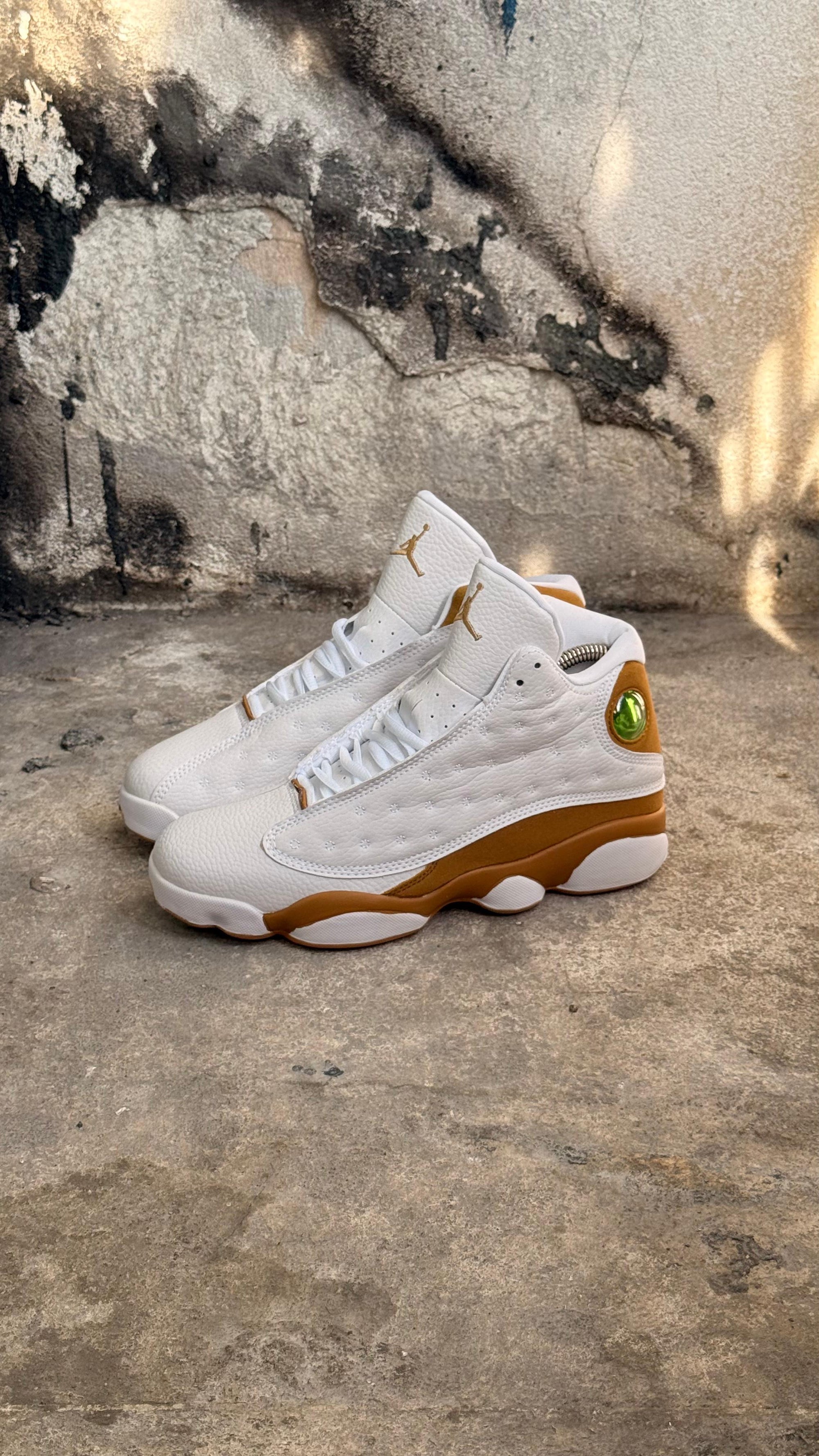 JORDAN RETRO 13 BLANCA DORADA