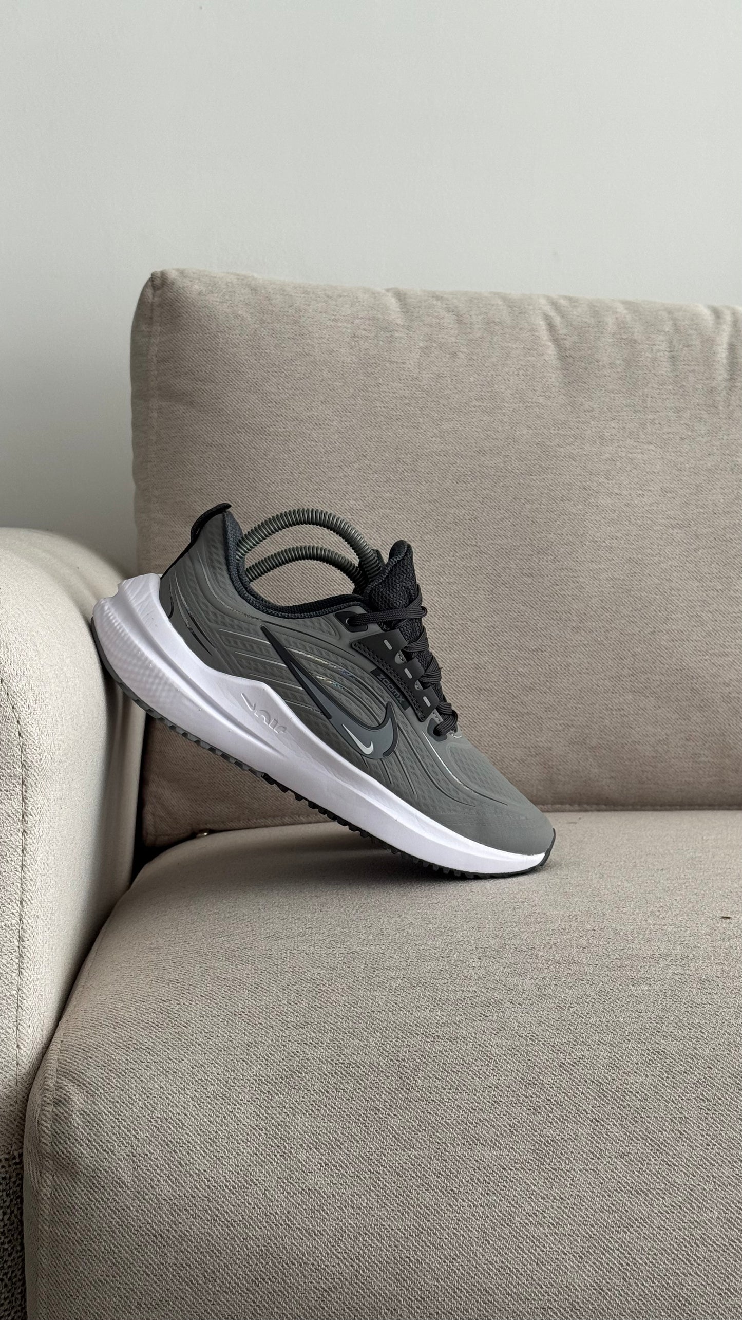 NIKE DOBLE CHULO GRIS