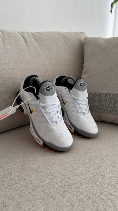 NIKE TN CLASICO BLANCO AMARILLO