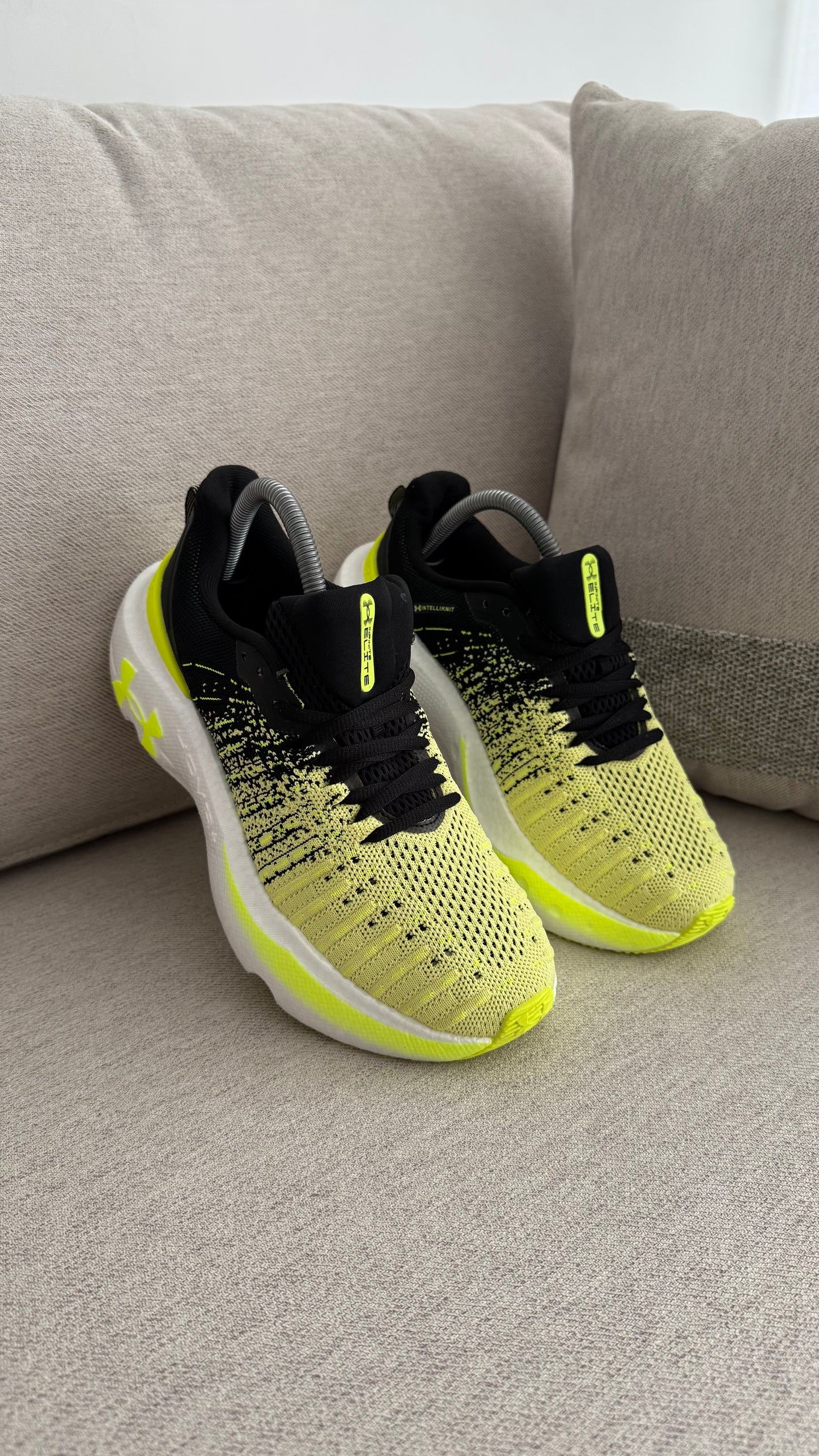 UNDER AMOUR NEGRO VERDE