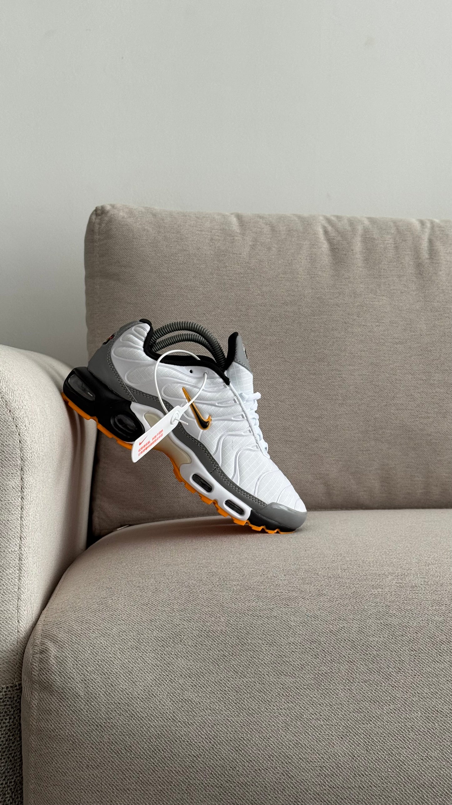 NIKE TN CLASICO BLANCO AMARILLO