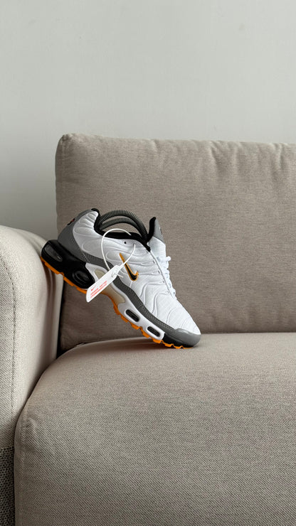 NIKE TN CLASICO BLANCO AMARILLO