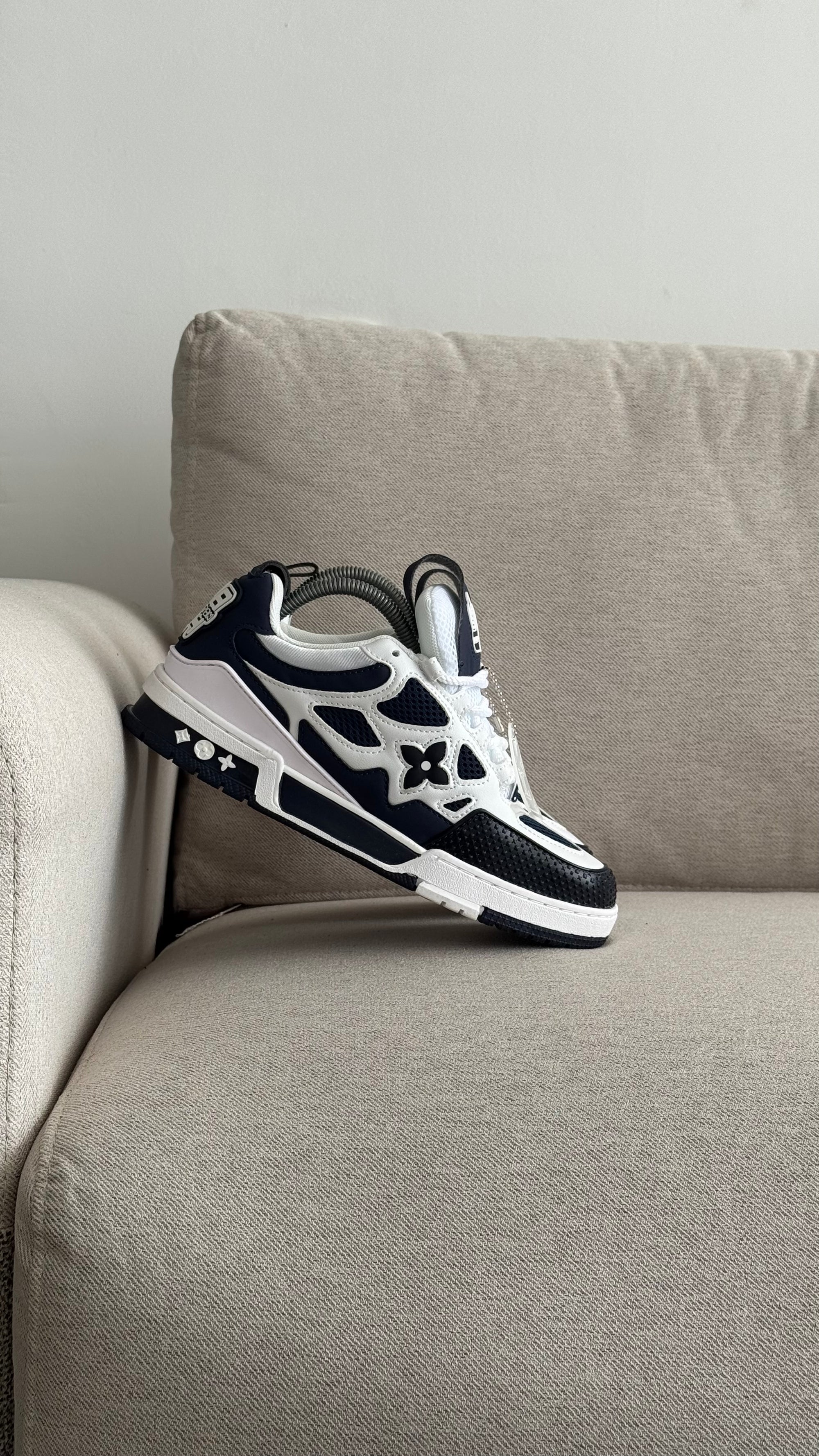 LOUIS VUITTON SKATE NEGRO CON BLANCO