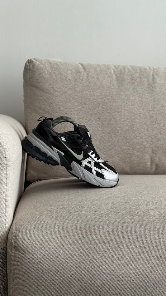 NIKE V2K NEGRO PLATA