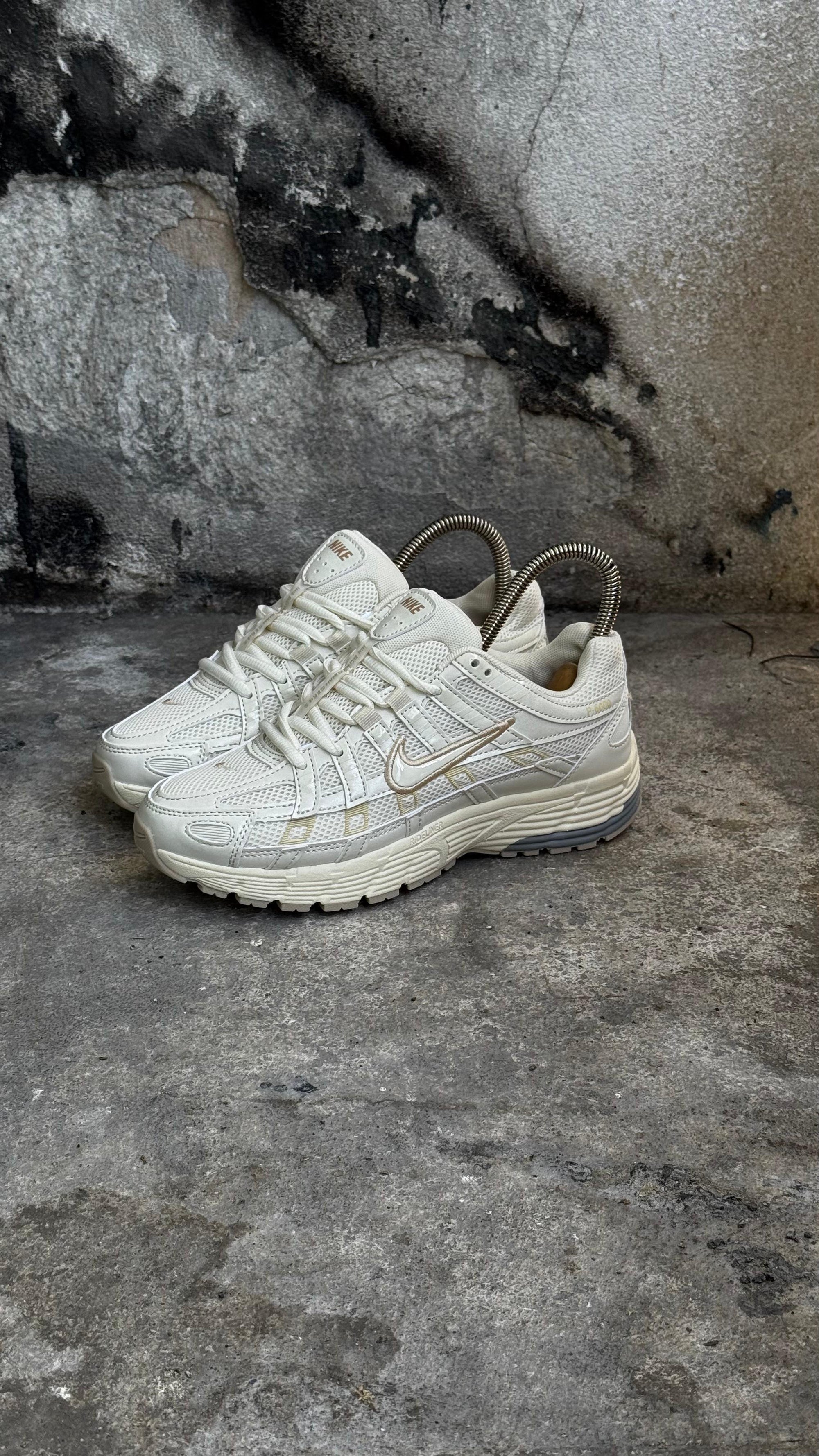 NIKE P6000 BEIGE