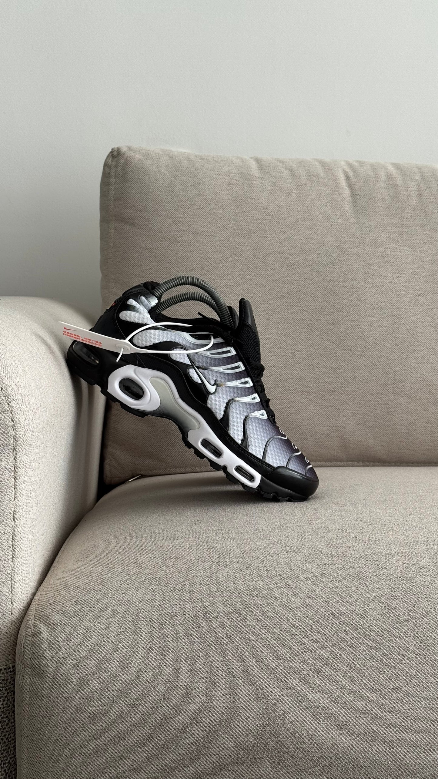 NIKE TN DIFUMINADO NEGRO BLANCO