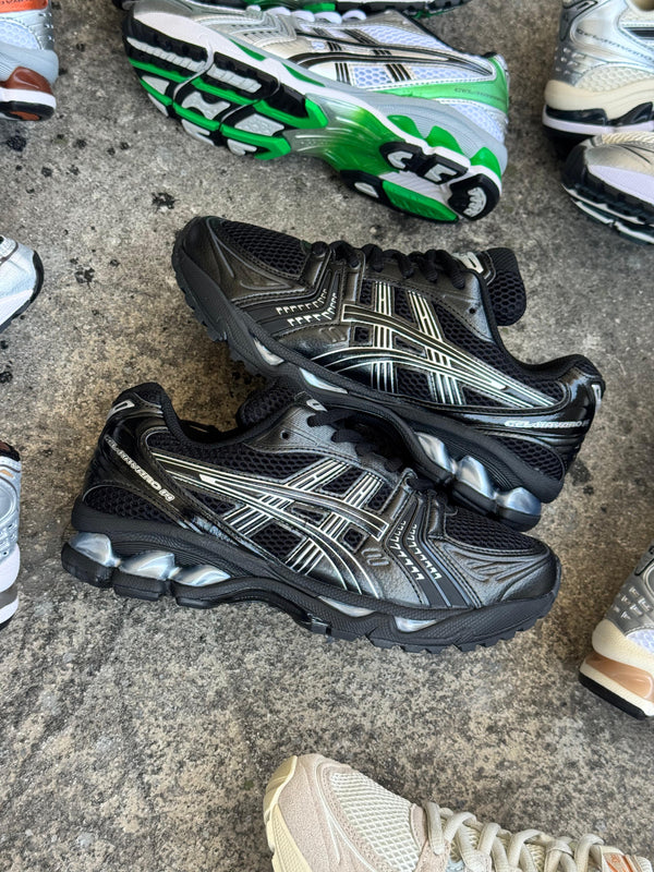 ASICS NEGRO LINEA BLANCA