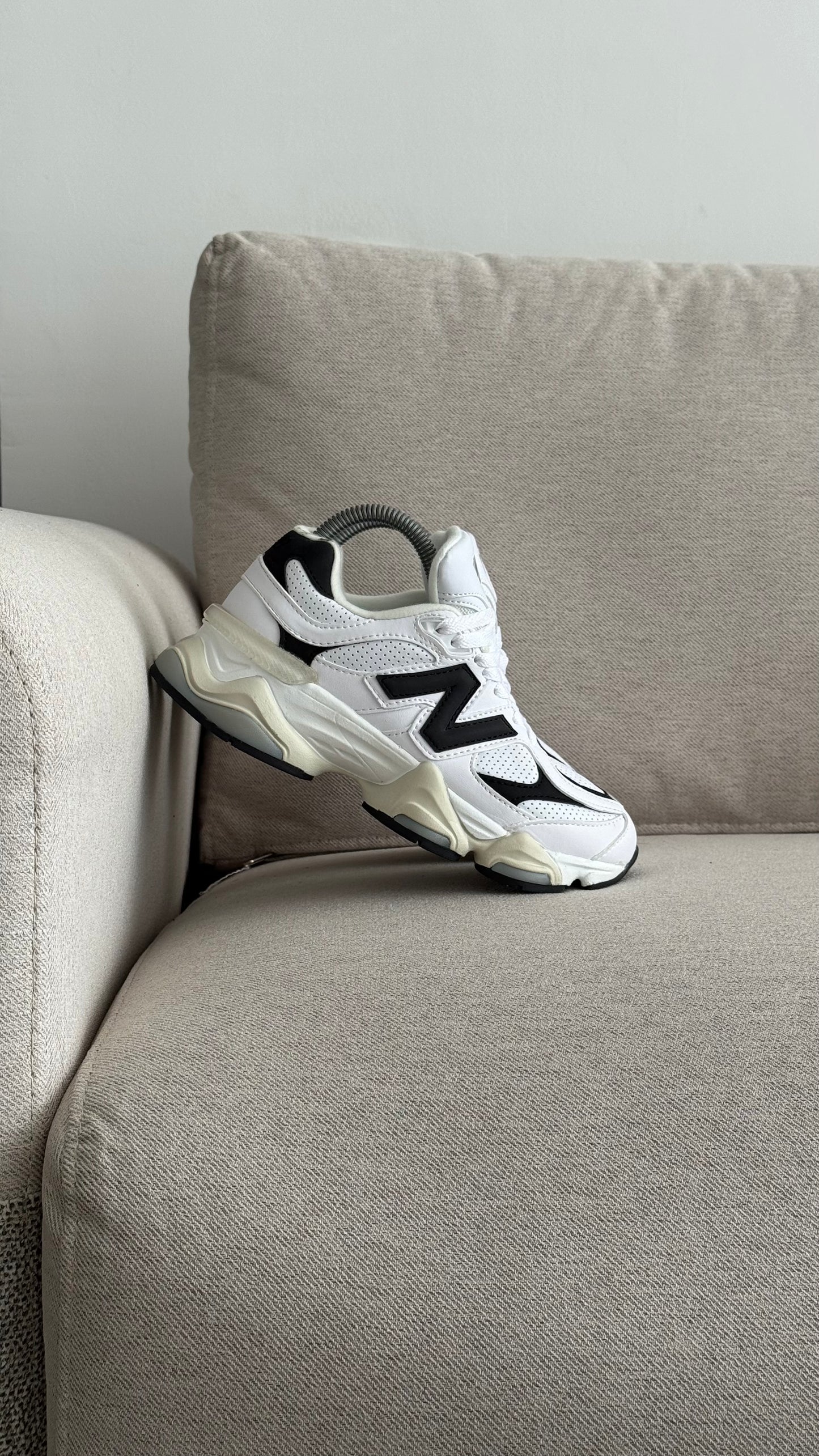 NEW BALANCE 9060 BEIGE NEGRO