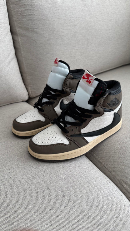 NIKE JORDAN RETRO 1 TRAVIS SCOTT BLANCO CAFE