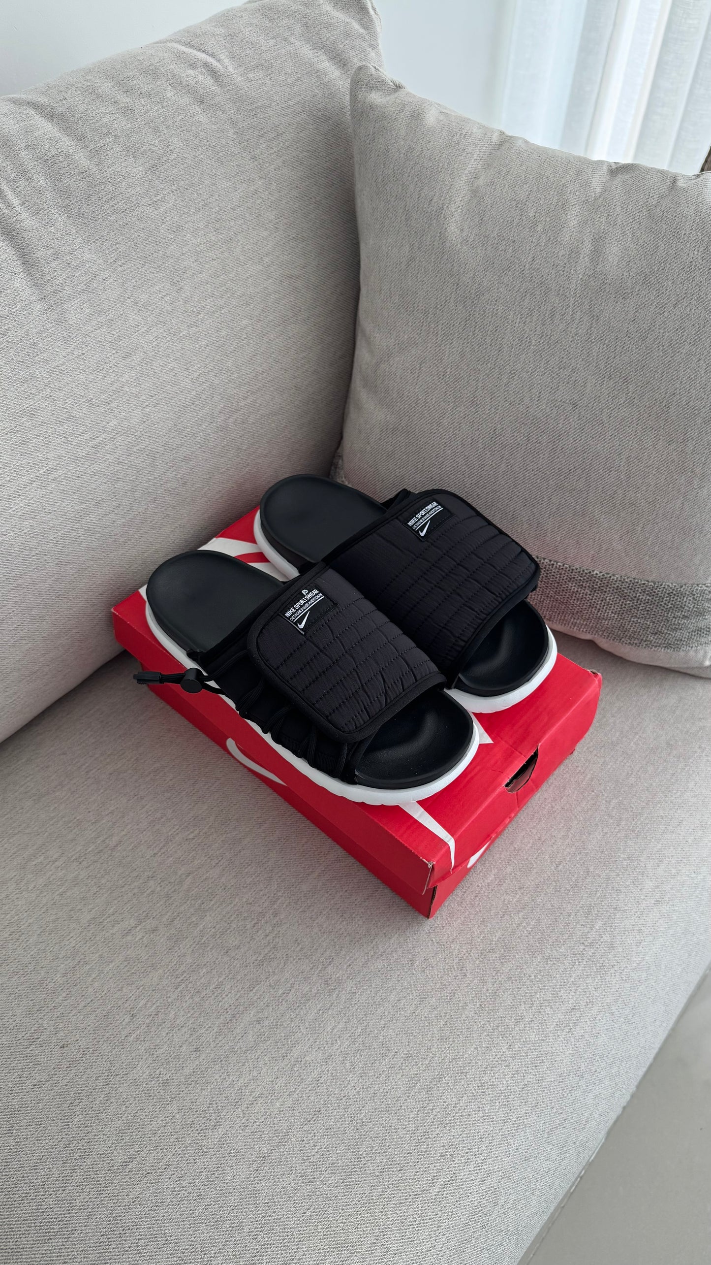 NIKE CHANCLA ASUNA NEGRO BLANCO