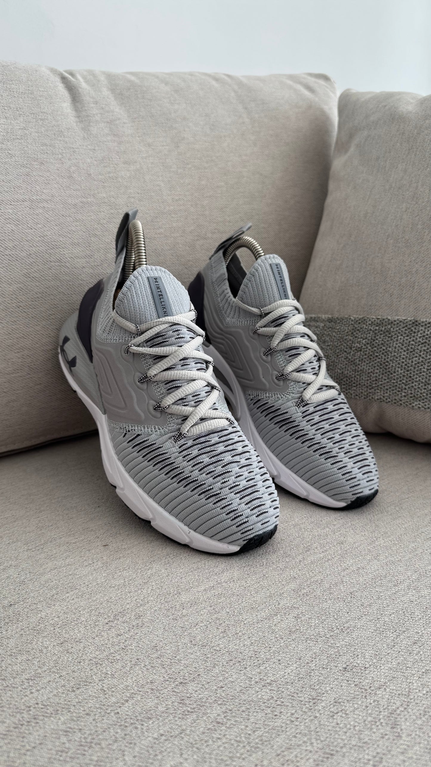 UNDER ARMOUR GRIS MORADO