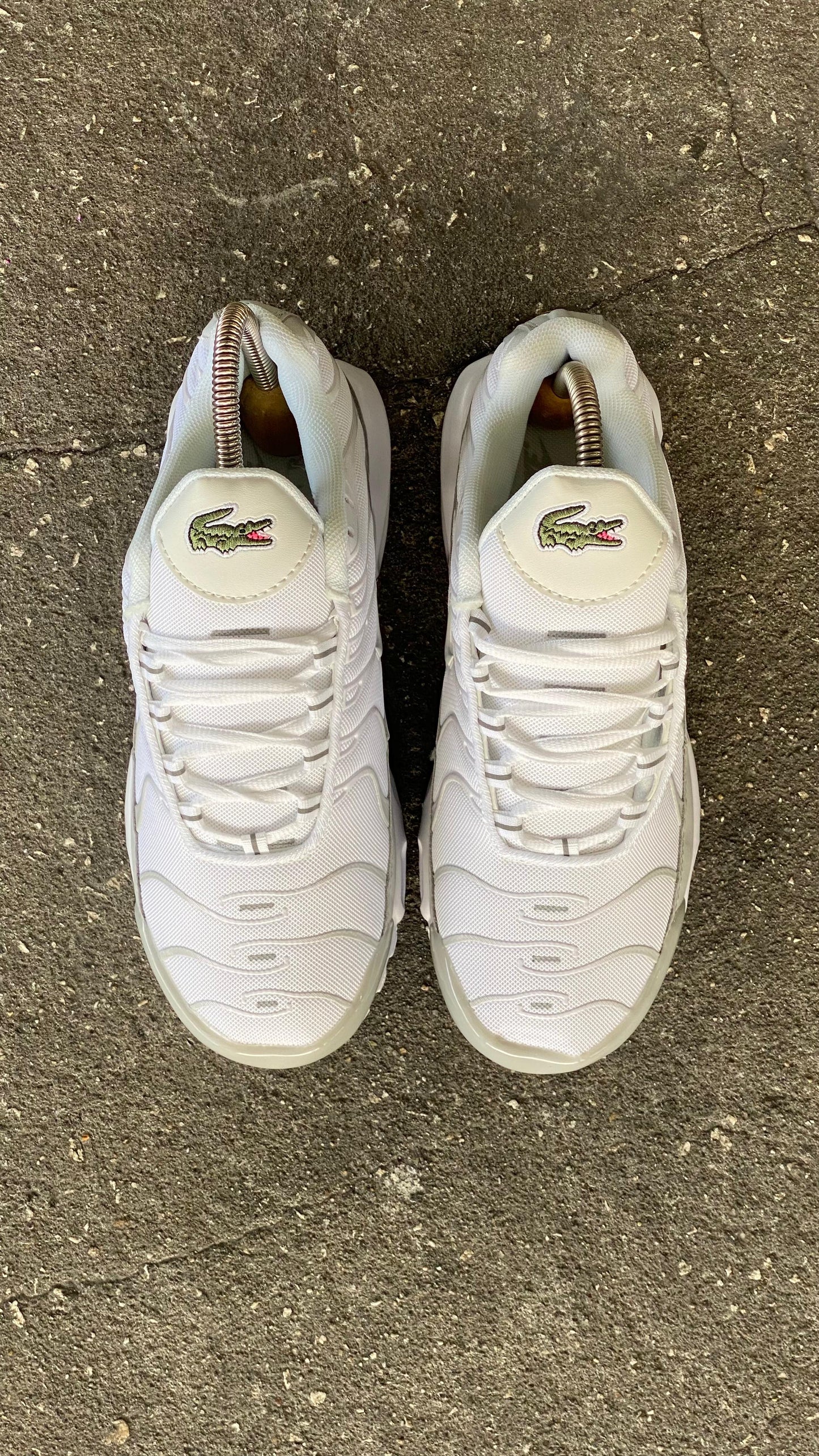 NIKE TN LACOSTE BLANCO GRIS