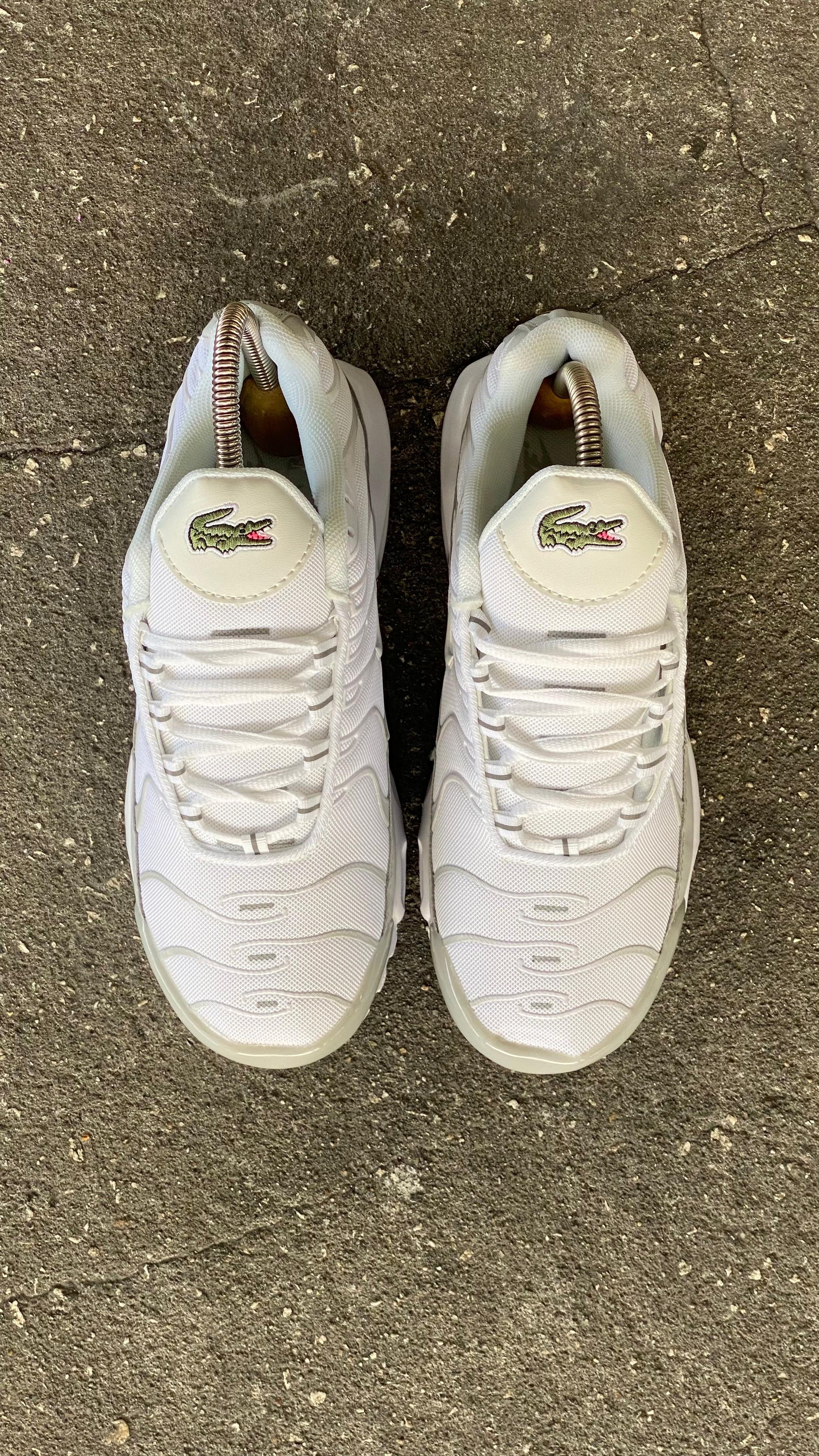 NIKE TN LACOSTE BLANCO GRIS
