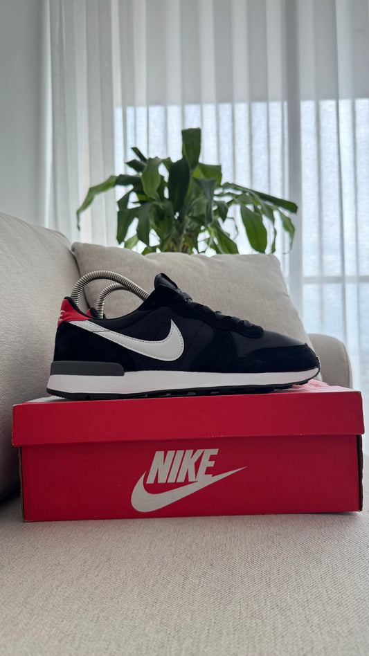 NIKE INTERNACIONAL NEGRO BLANCO