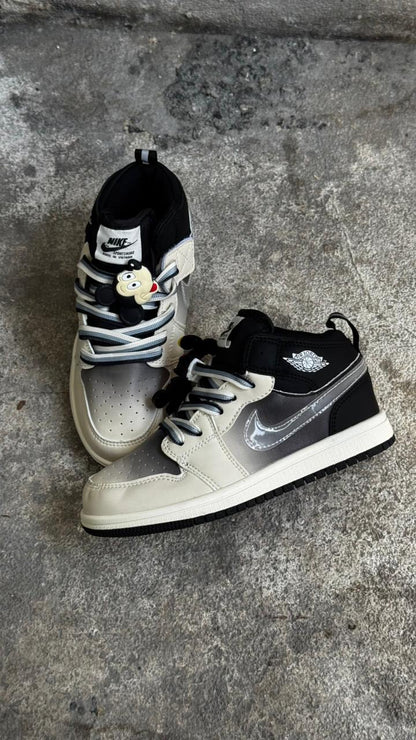 JORDAN RETRO 1 NEGRA BLANCA NIÑO