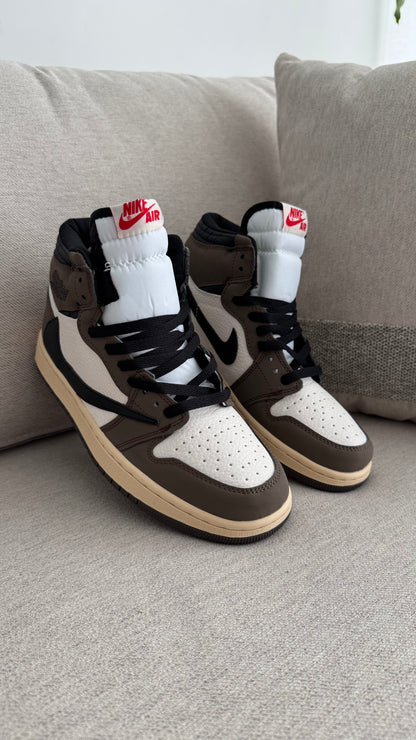 NIKE JORDAN RETRO 1 TRAVIS SCOTT BLANCO CAFE