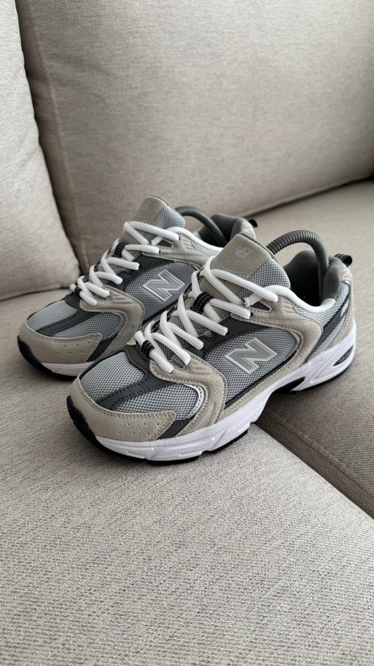 NEW BALANCE 530 BLANCO GRIS BEIGE