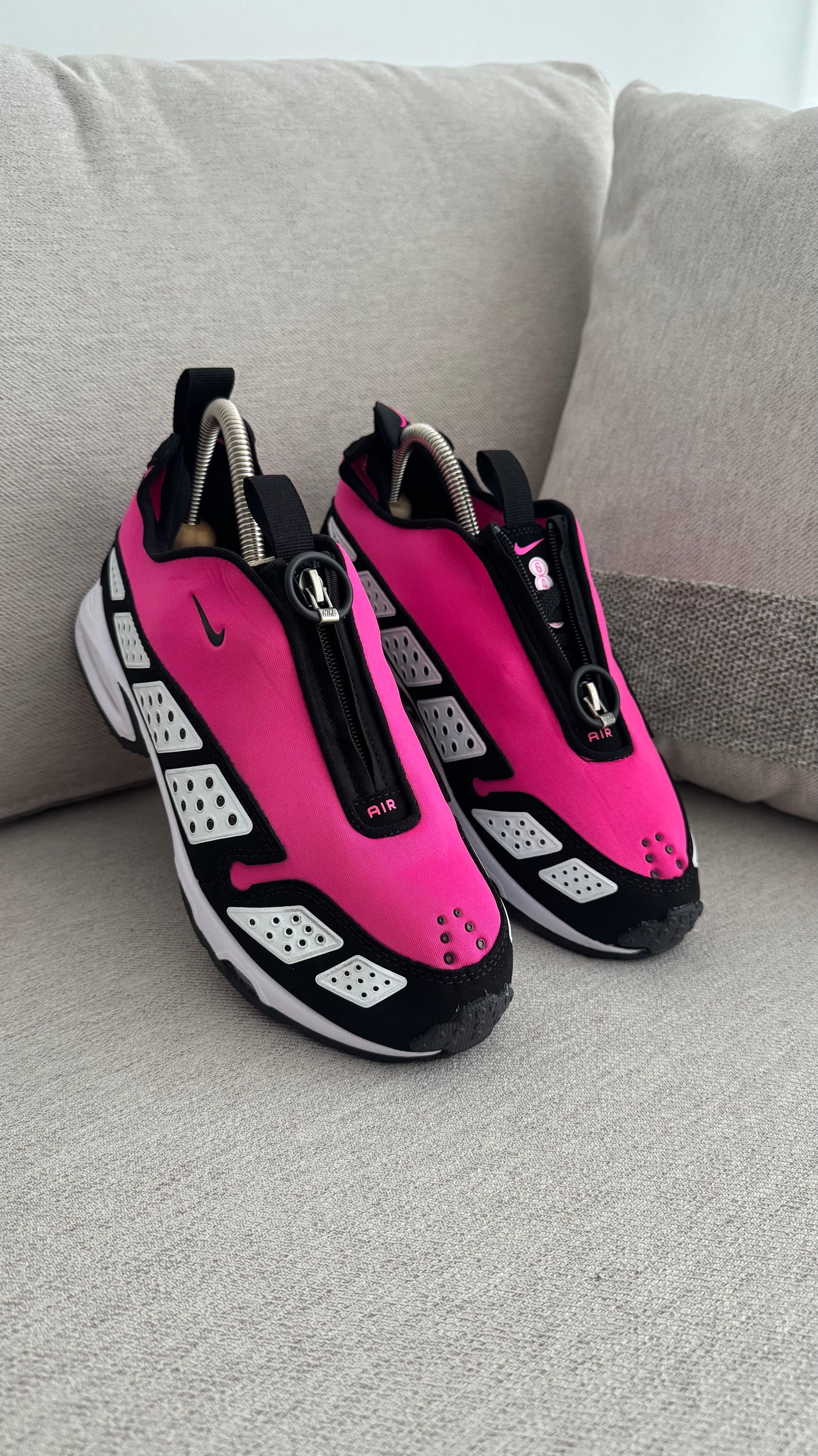NIKE SUNDER FUCSIA NEGRO