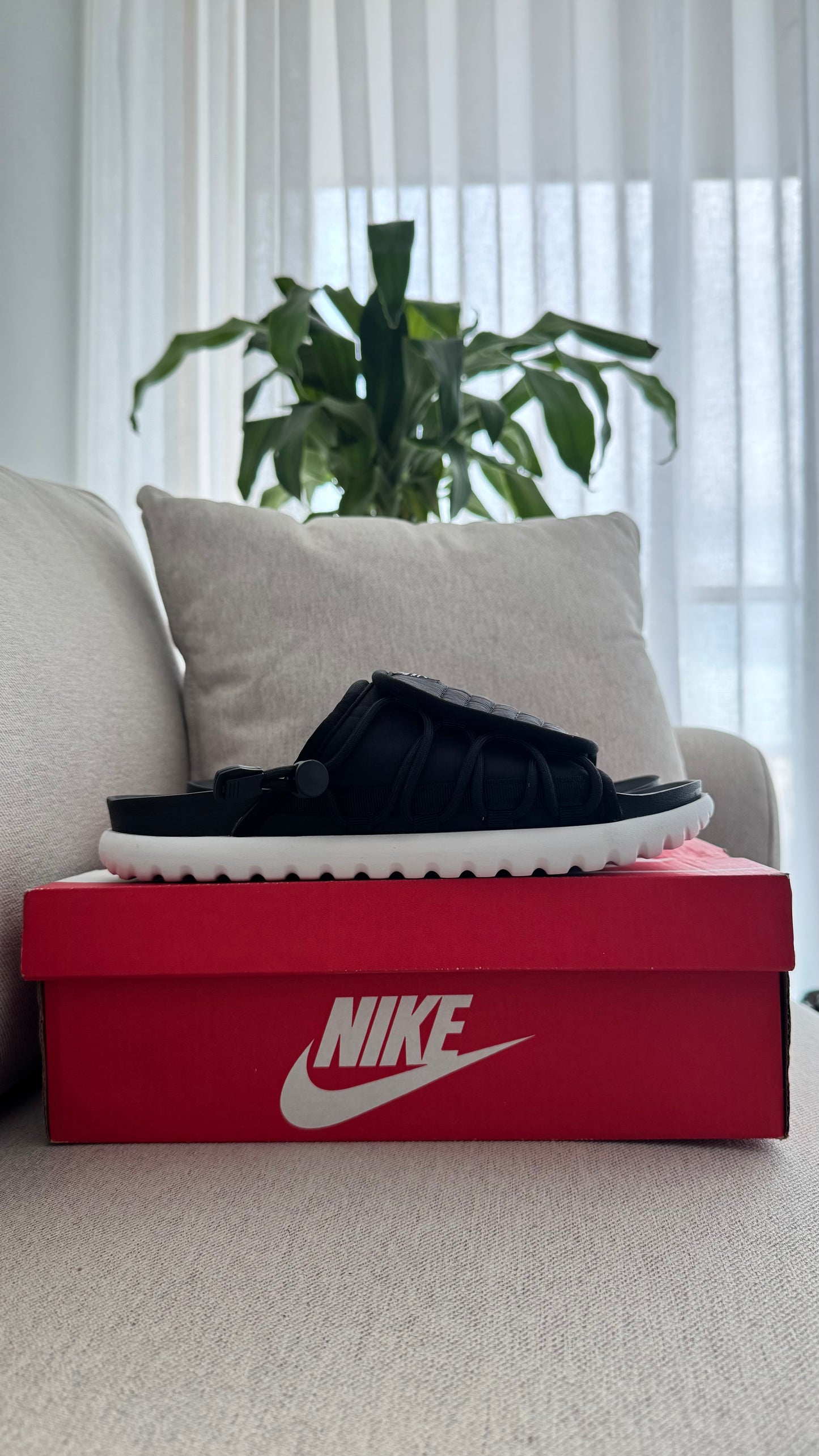 NIKE CHANCLA ASUNA NEGRO BLANCO