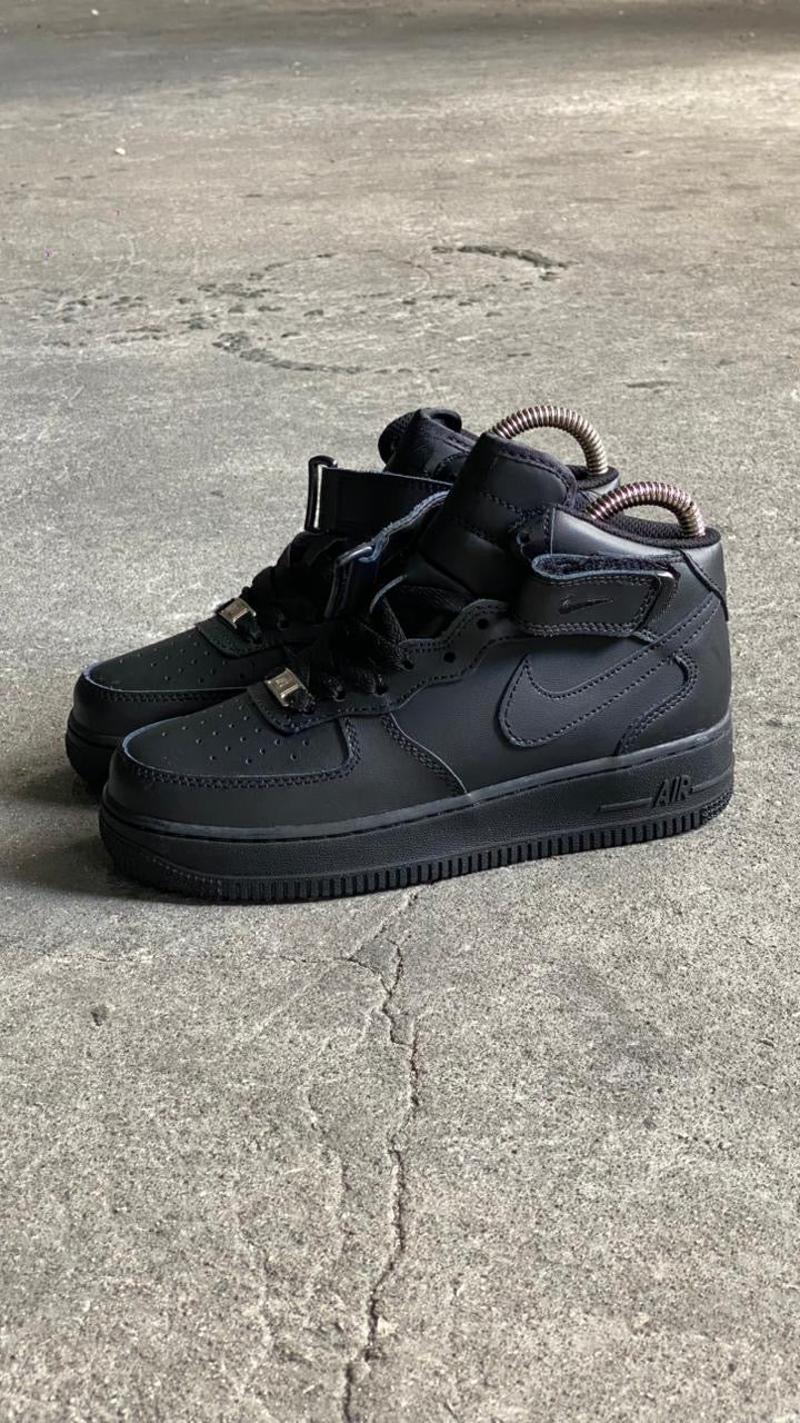 NIKE AF1 BOTA NEGRA