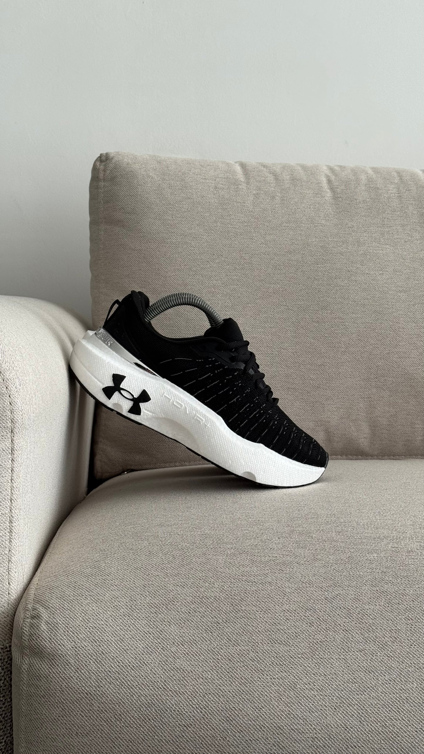UNDER ARMOUR NEW NEGRO BLANCO
