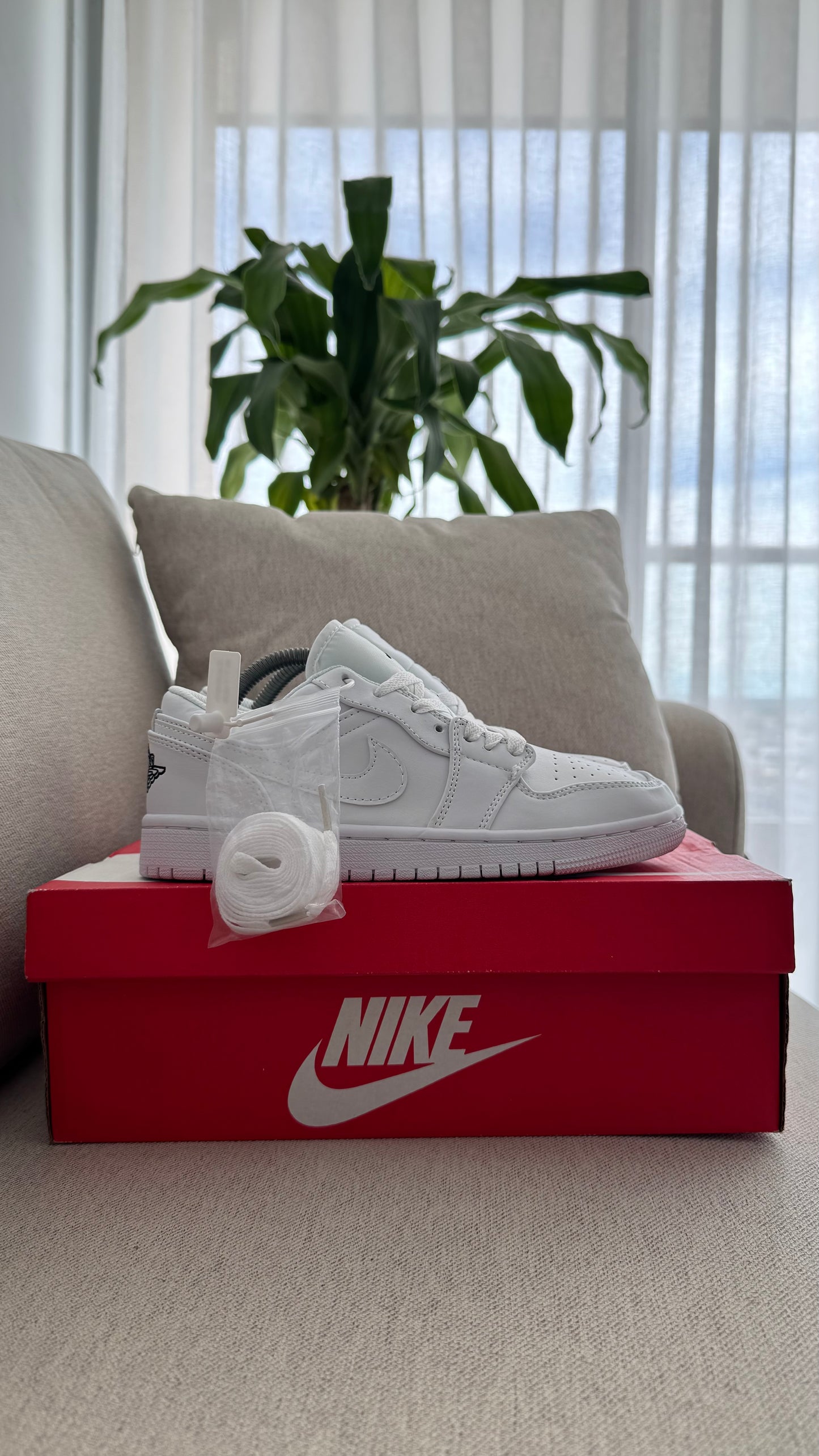 NIKE R1 LOW JORDAN BLANCA