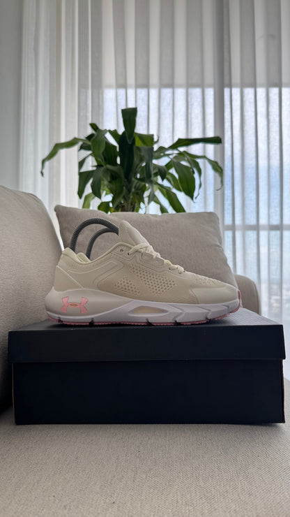 UNDER ARMOUR BEIGE
