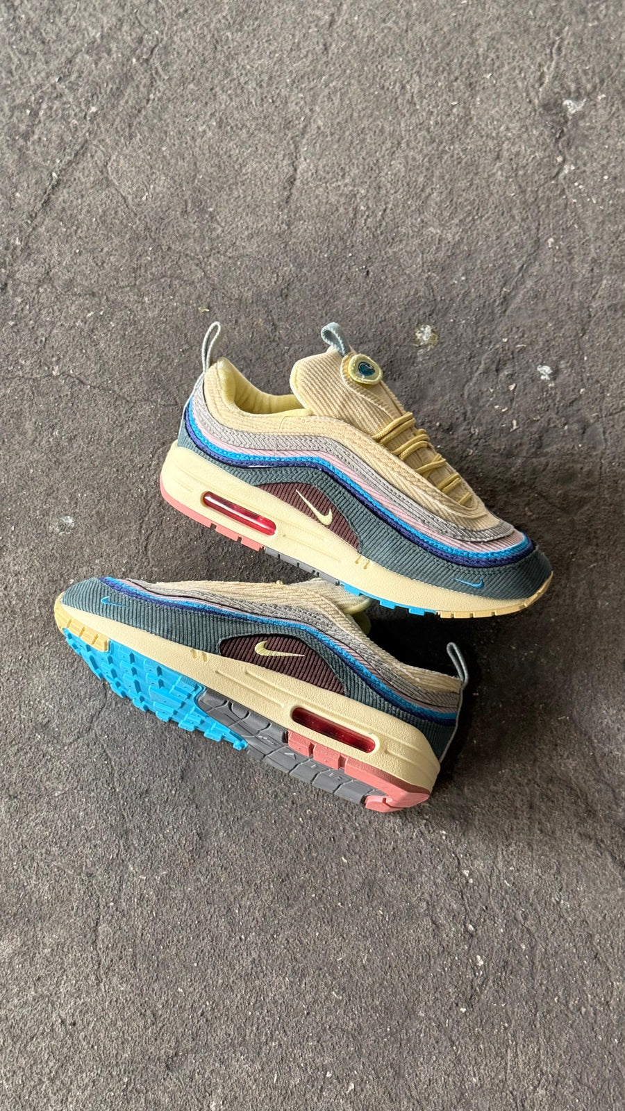 NIKE 2000 BEIGE COLOR