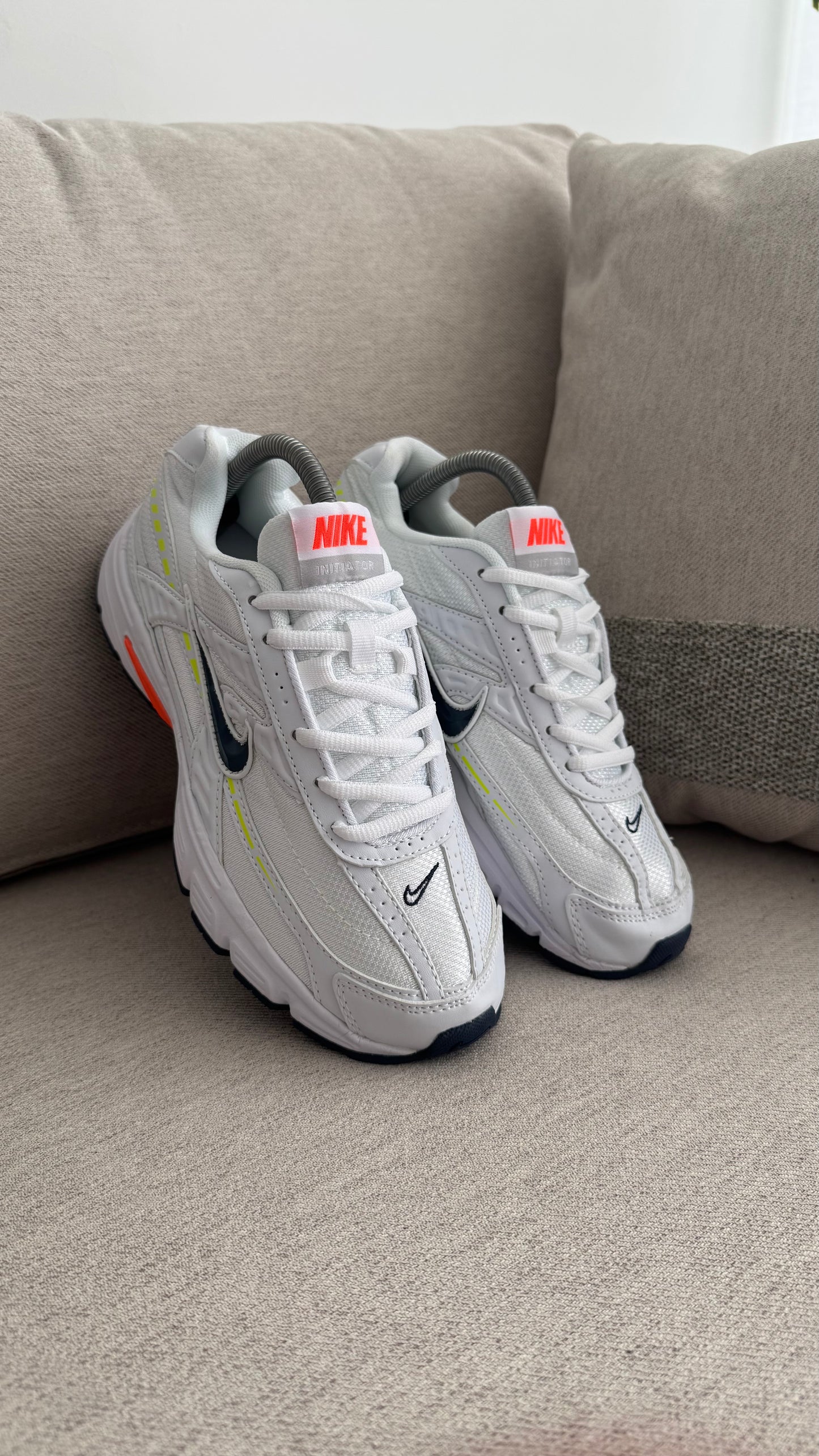 NIKE INITIATOR BLANCO COLORS