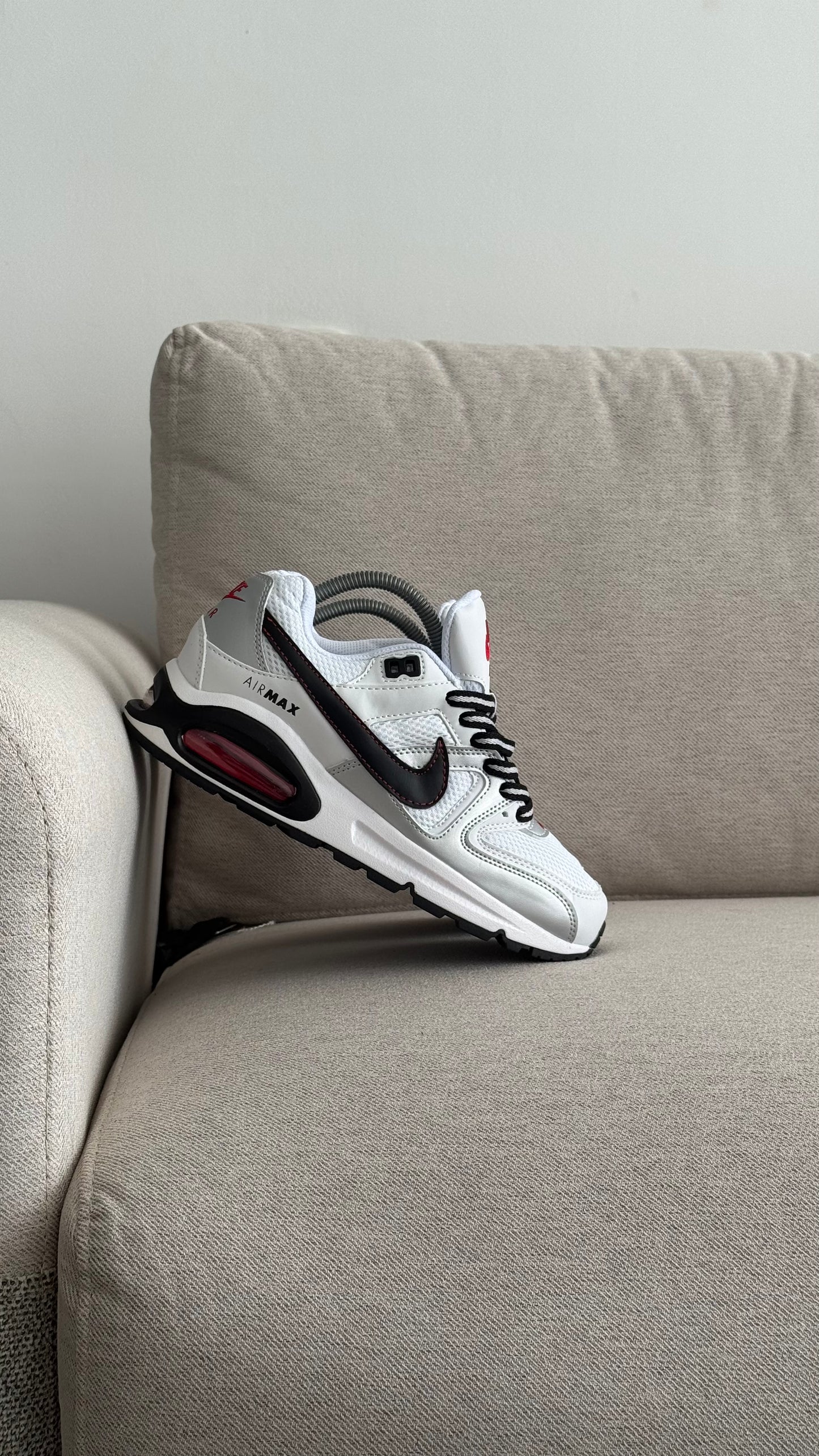 NIKE AIR MAX LTD BLANCO GRIS CHULO NEGRO