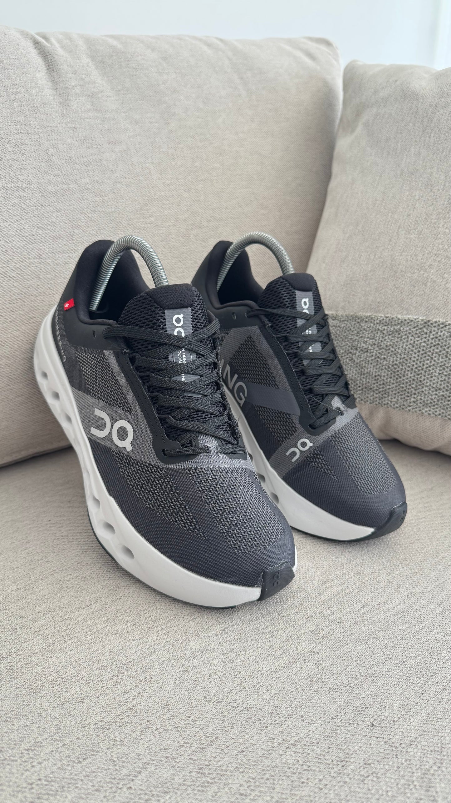 ON RUNNING NEGRO BLANCO