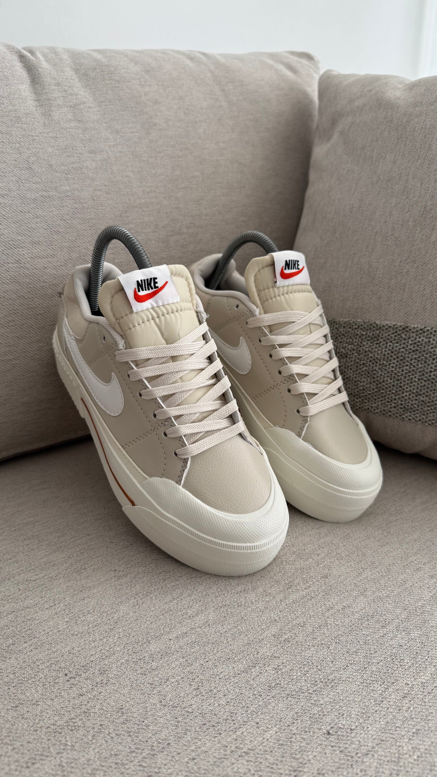 NIKE LEGACY BEIGE