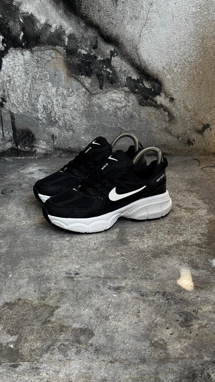 NIKE SKATE 26 NEGRO BLANCO