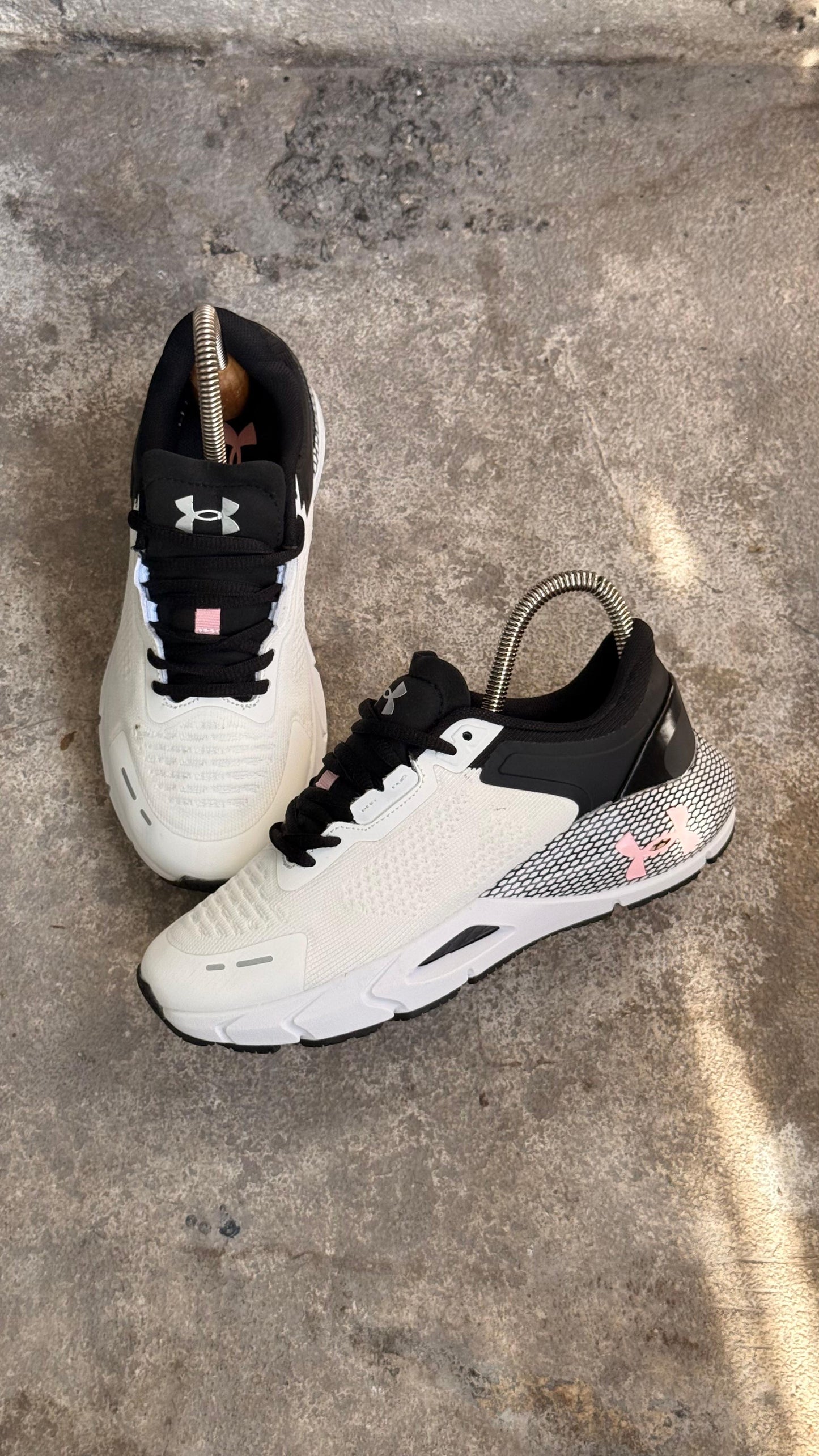 UNDER ARMOUR TENIS BLANCO GRIS ROSA