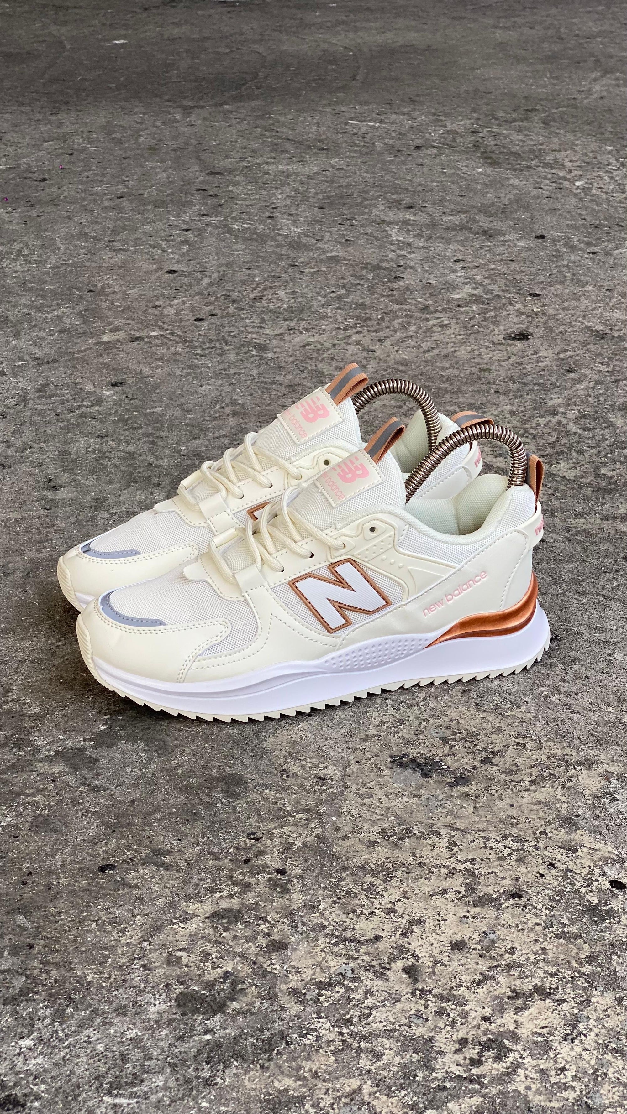 NEW BALANCE 999 BLANCO DORADO