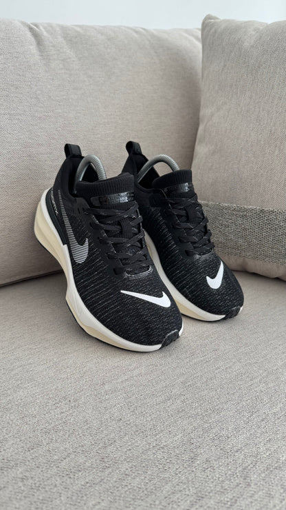 NIKE INVINCIBLE RUN 3 NEGRO BLANCO
