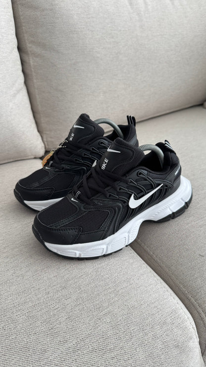 NIKE SKATE NEGRO BLANCO