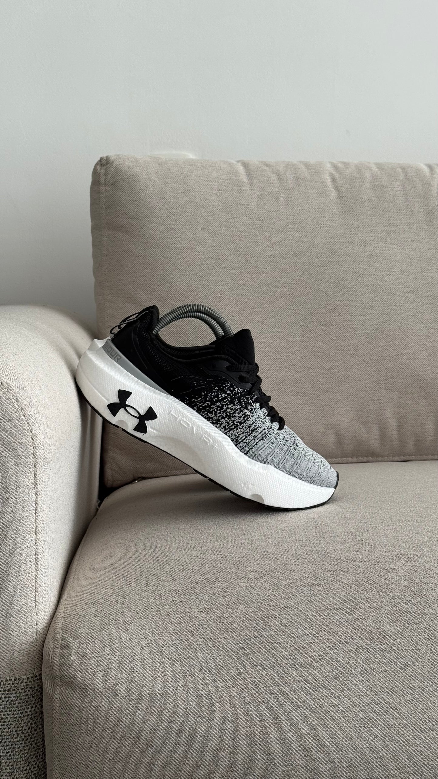 UNDER ARMOUR NEW NEGRO GRIS