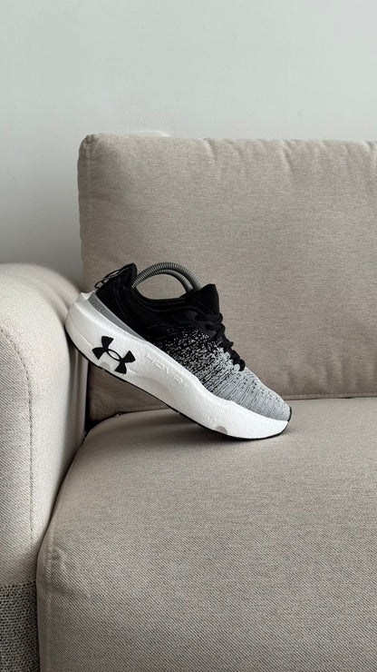 UNDER ARMOUR NEW NEGRO GRIS
