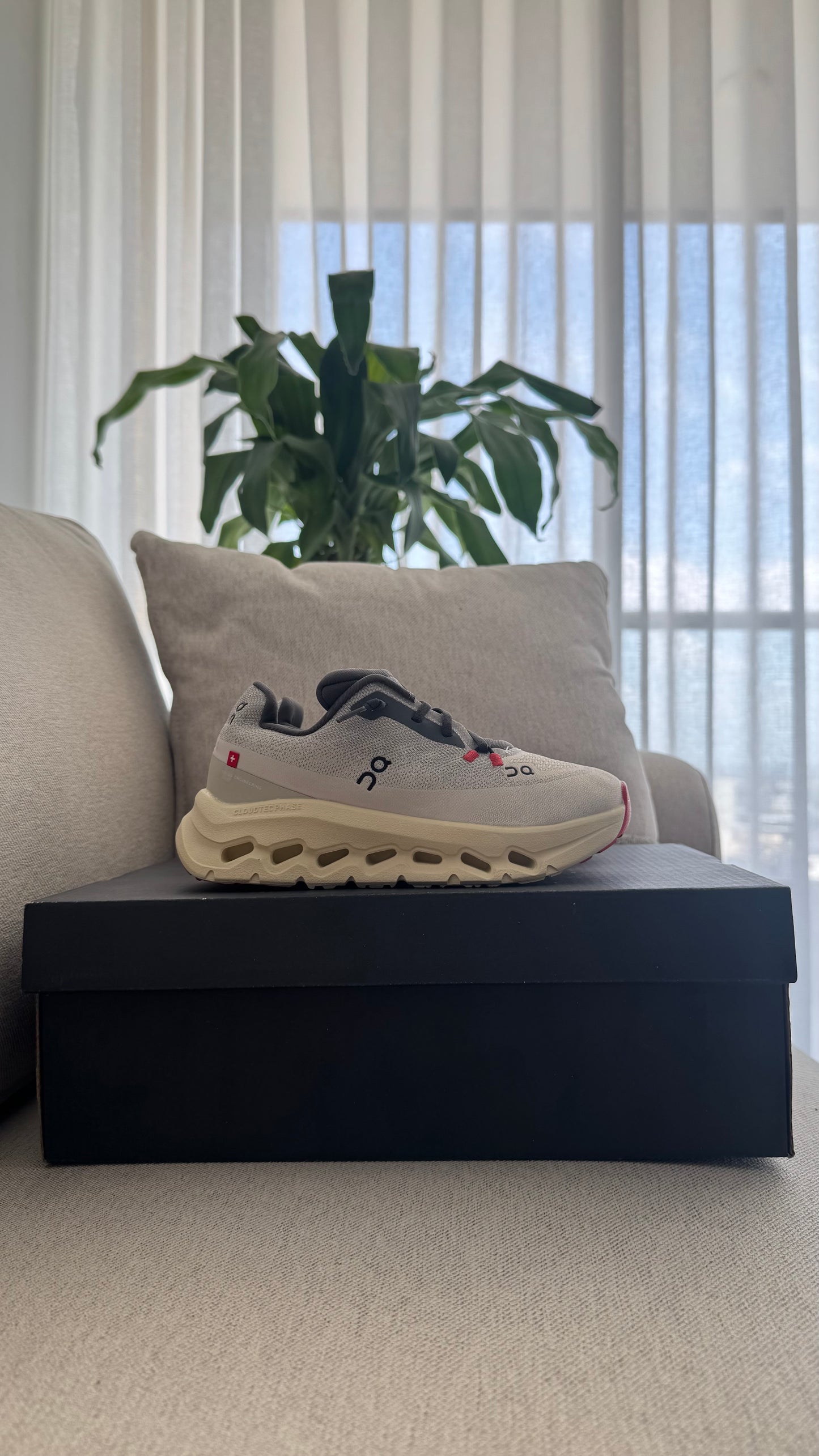 ON CLOUDTEC BEIGE GRIS NIÑOS