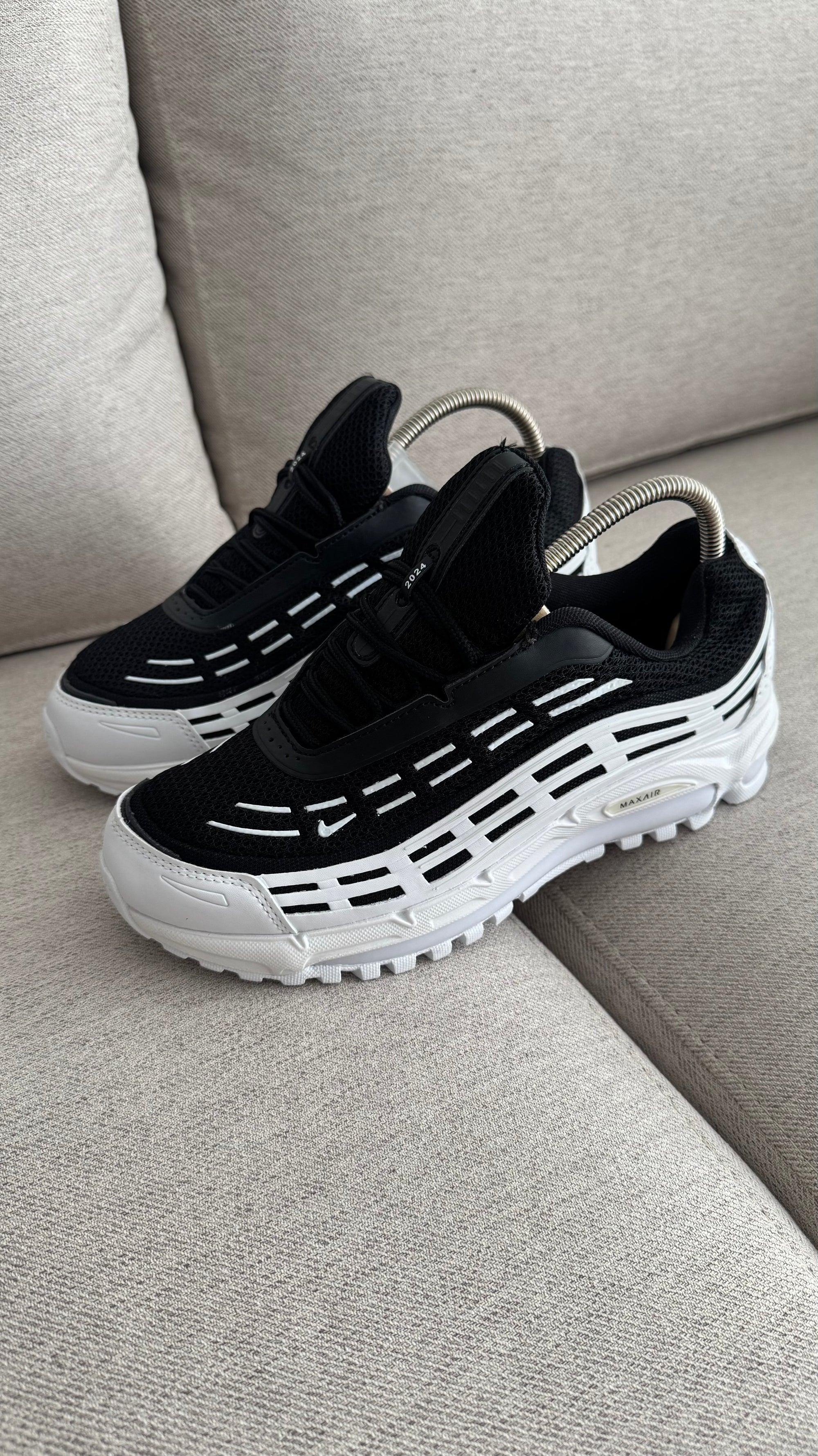 NIKE AIR MAX LT NEGRO BLANCO PROMO