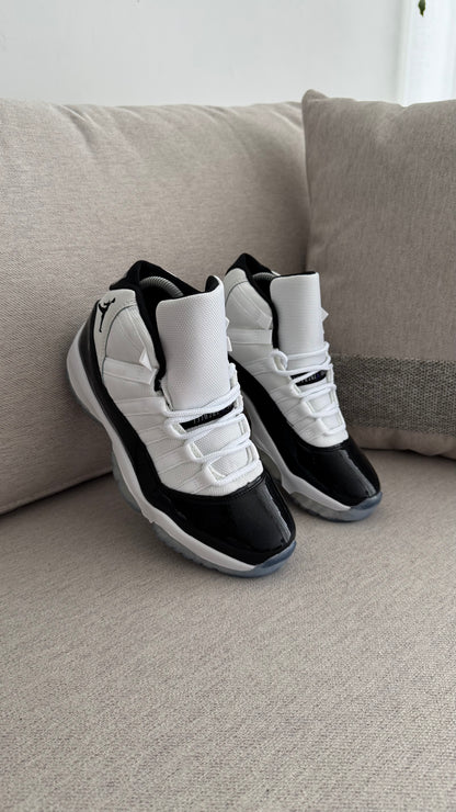 NIKE RETRO 11 BLANCO NEGRO
