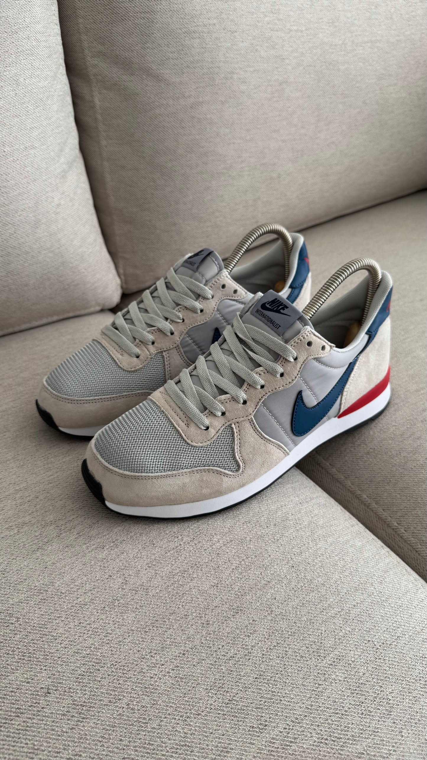 NIKE INTERNACIONAL BEIGE AZUL