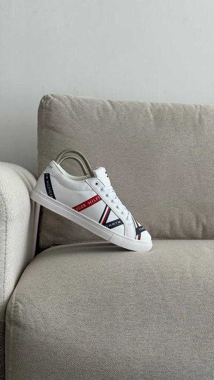 TOMMY HILFIGER ZAPATILLA BLANCA AZUL ROJA