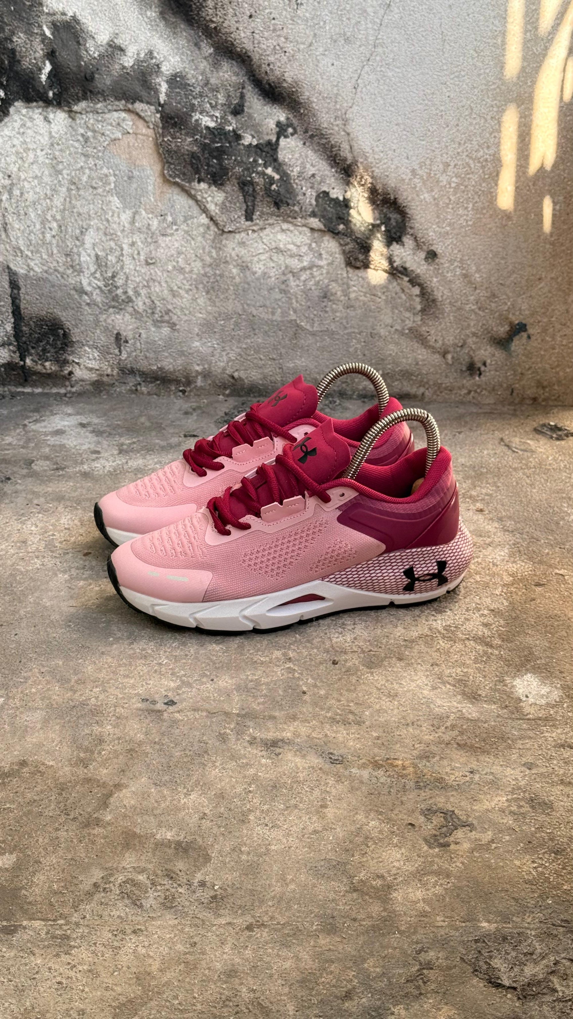 UNDER ARMOUR TENIS ROSADO ROSA